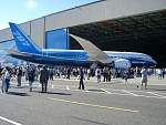 800px Boeing 787 Roll out